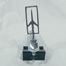 1977-1978 Oldsmobile 88 Hood Ornament - As Removed - 554893 1977-1978 Oldsmobile 88 Hood Ornament - As Removed - 554893