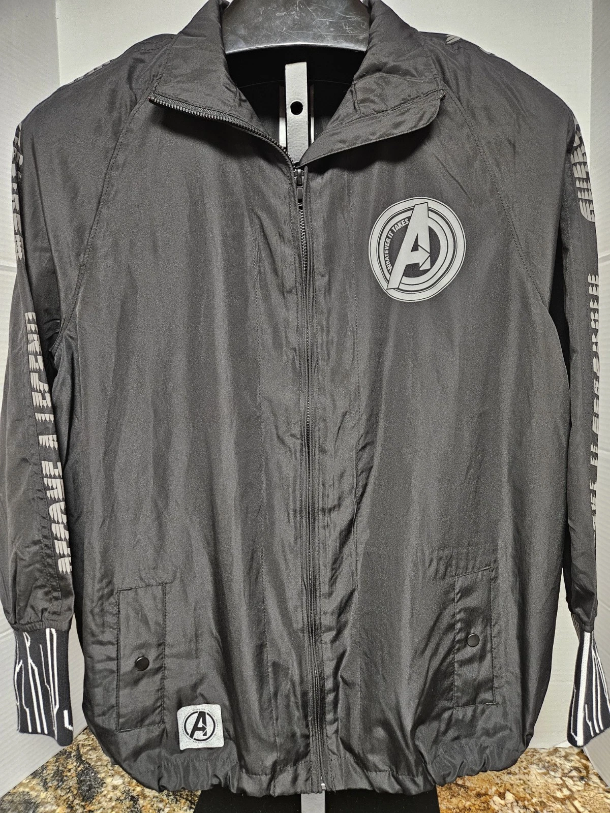 Disney Marvel Avengers Black Windbreaker Jacket Men's Size Large Mint Condition