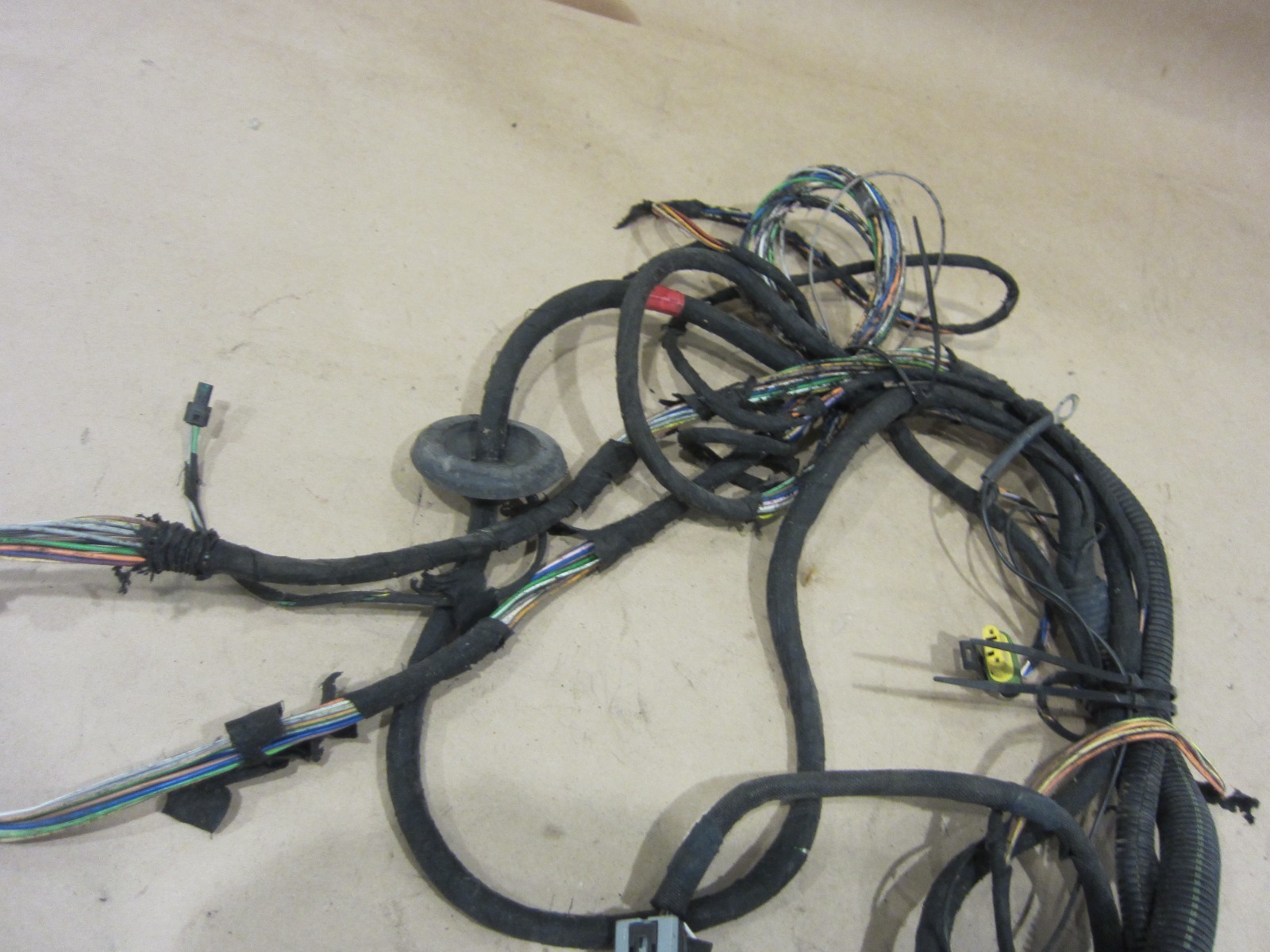 Maserati 4200 Coupe.LH Longitudinal Cables Part# 184396