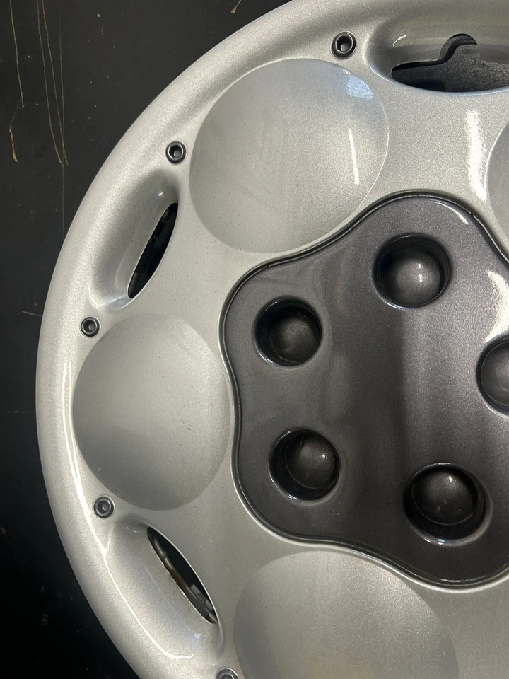 Dodge Plymouth 1995 1996 neón 502 14" cubierta de rueda tapacubos plateada Foto 3 de 4