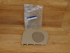 Türlautsprecherabdeckung hinten links Original Mercedes W202 - A2027370188 Fa... Türlautsprecherabdeckung hinten links Original Mercedes W202 - A2027370188 Fa...