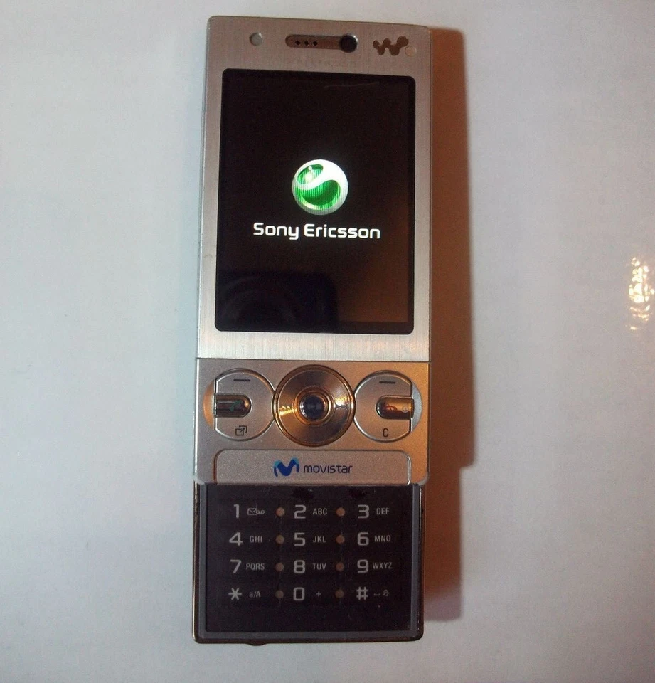 Sony Ericsson W705 Walkman - Luxury Silver - Locked Movistar Spain - Photo 1/1