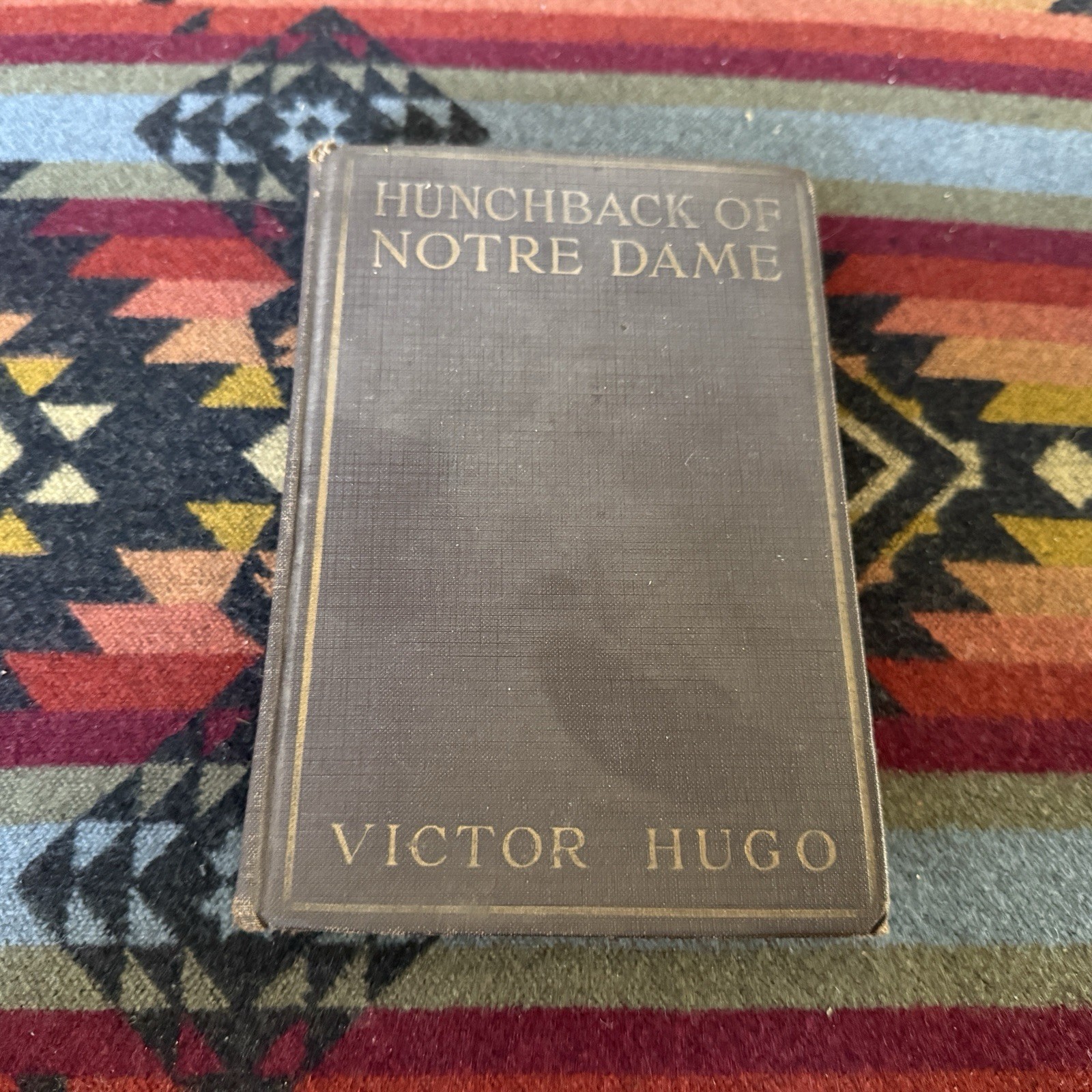 THE HUNCHBACK OF NOTRE DAME ~ Victor Hugo  Published by  A. L. Burt  mn3062