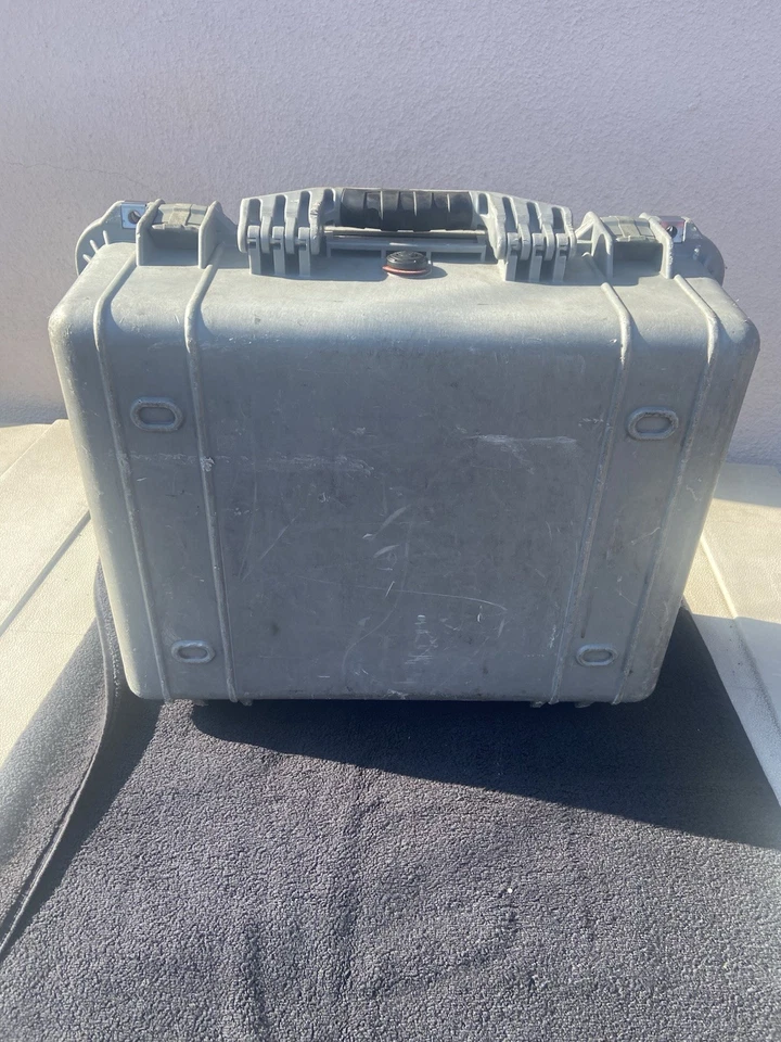 FUNDA PROTECTORA PELICAN 1550 CON ESPUMA GRIS ESTANCA Foto 2 de 4