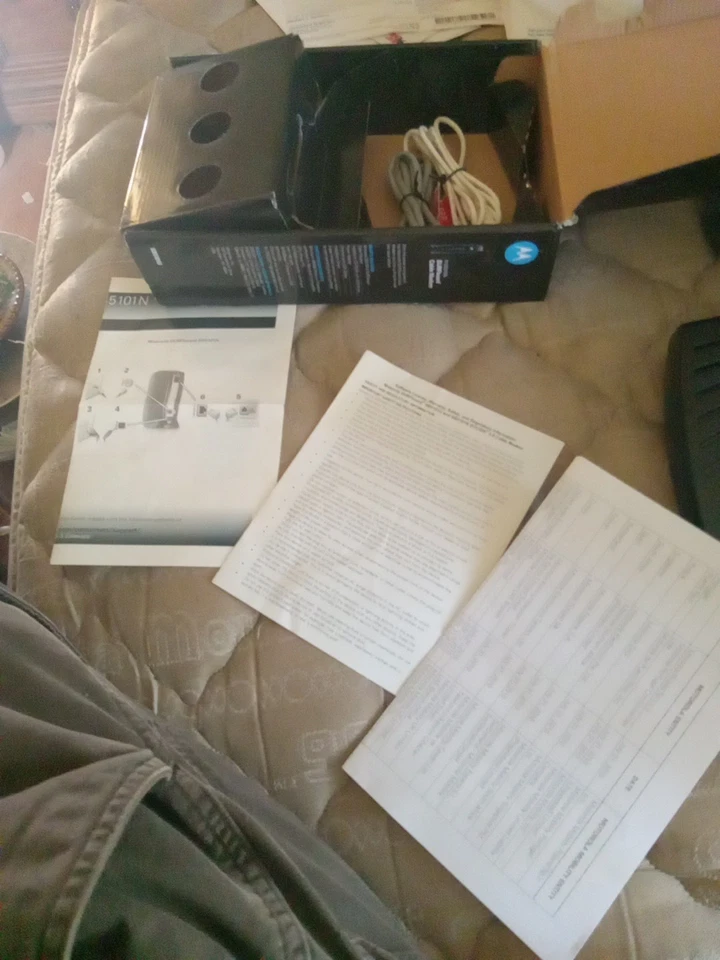 Motorola Surfboard Cable Modem SB5101N with AC Adapter and Network Cable - Image 2 of 4