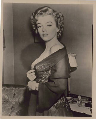 HOLLYWOOD MARILYN MONROE SEDUCTIVE POSE STUNNING PORTRAIT 1950s ORIG PHOTO 226