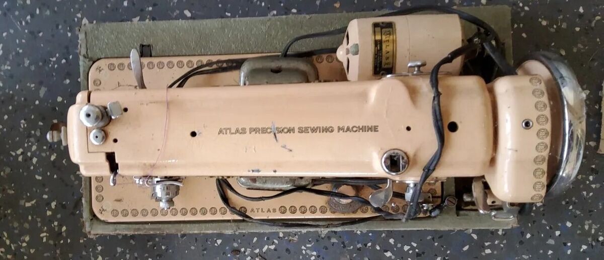 Atlas Deluxe Precision Sewing Machine VINTAGE pink w Case Atlas Deluxe Precision Sewing Machine VINTAGE pink w Case