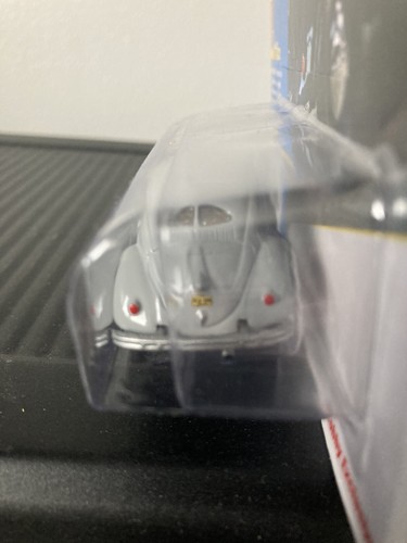 1950 VW Split-Window Beetle 1:64 scale diecast by Johnny Lightning - Picture 5 of 5