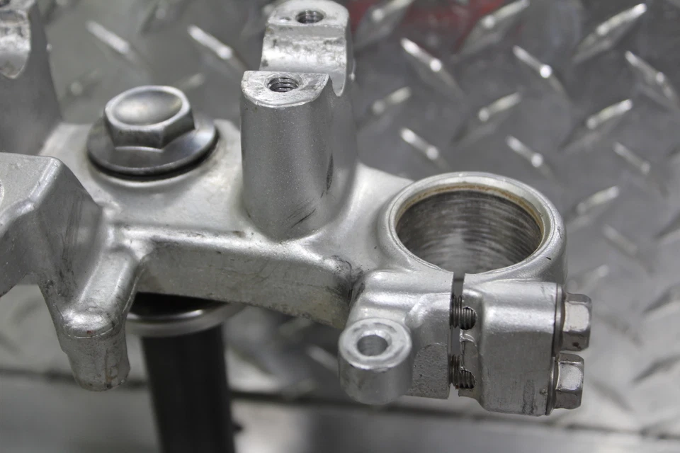 Yamaha TTR225 2004 horquillas delanteras inferior superior triple árbol abrazadera de vástago Foto 3 de 4