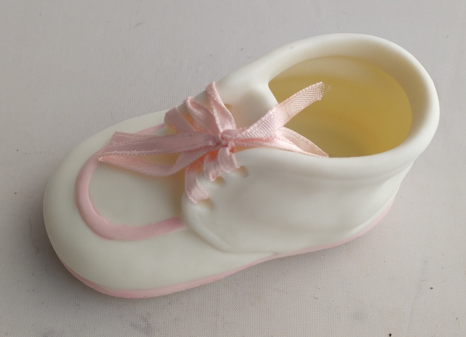E&R Ceramic baby shoe with pink lace and detail - room for monogram