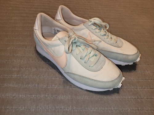 nike daybreak barely green