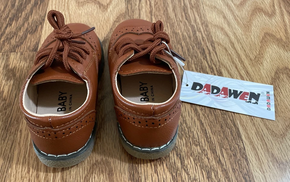 Sapatos sociais infantis masculinos de couro macio com cadarço marrom tamanho 6M - Imagem 2 de 4