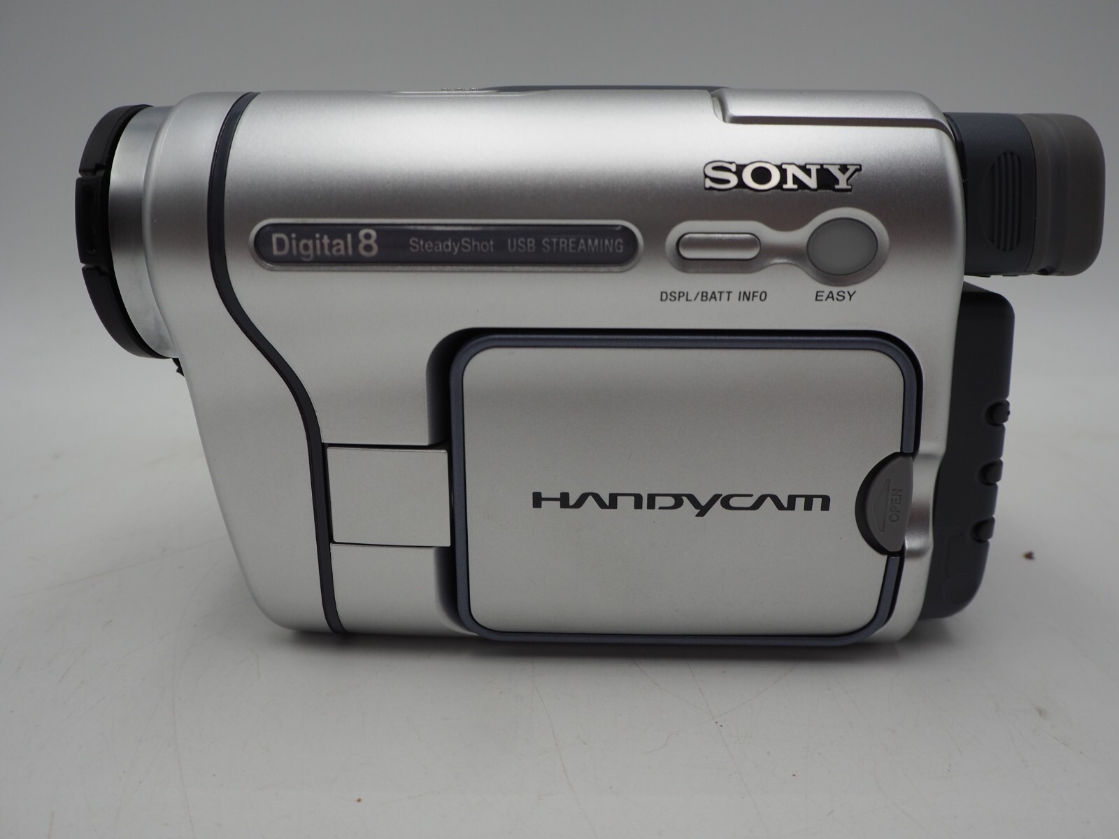 Sony Handycam Digital 8 Video Camera Model DCRTRV265E PAL +Charger