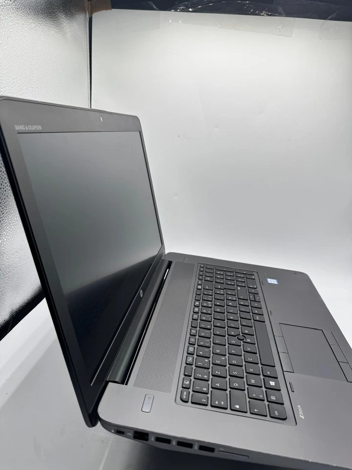 HP ZBook 17 G3 – i7-6820HQ – 32 Go RAM – 256 Go SSD – 17,3" Full HD –Réf : 26B - Bild 4 von 4