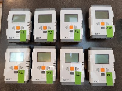 Lot of 8 genuine LEGO Mindstorms NXT intelligent bricks.