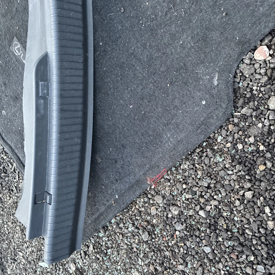 2018-2025 VOLKSWAGEN ATLAS ЗАДНИЙ ПОДОКОННИК БАГАЖНИКА ПОТЕРТОСТИ НАКЛАДКА ПАНЕЛЬ OEM 3CN863459 - Изображение 2 из 4