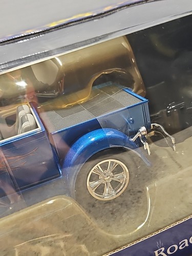 RC2 Miller '29 Roadster Pickup With a V8 Welder/generator 1:18 Diecast RARE - Picture 19 of 19