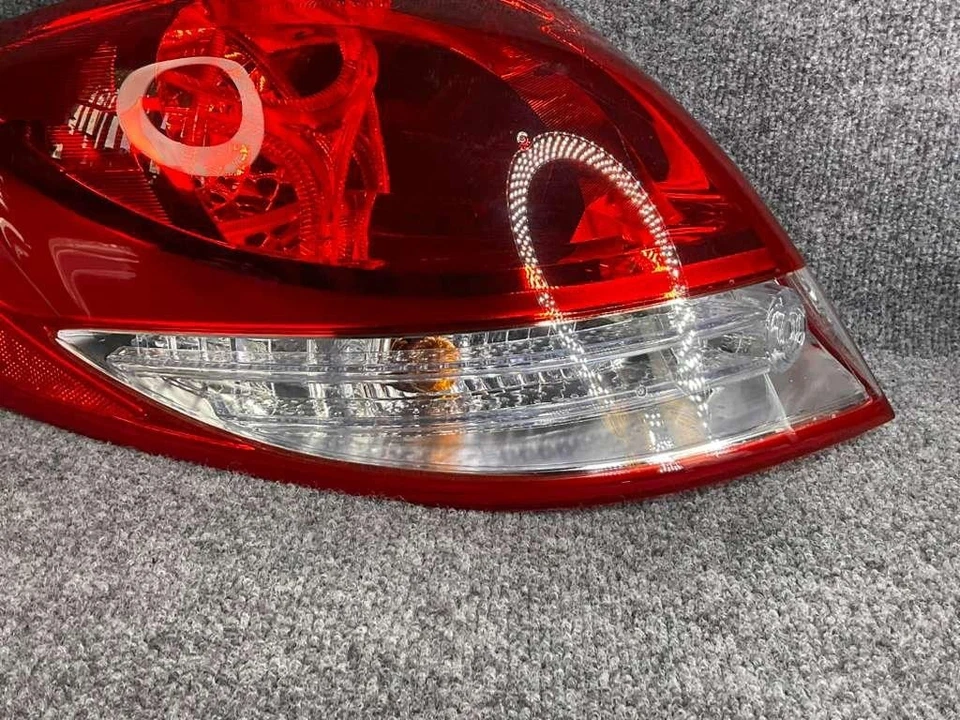 2012-2014 Hyundai Veloster OEM Left Driver Rear Tail Light Lamp 92401-2V010 💡 - Image 4 of 4