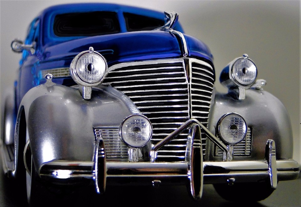 Chevrolet Chevy Custom 1957 Violet Hot Wheels 1/18 Série Real Riders