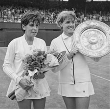 Brazilia player Maria Bueno and Margaret Smith later Court 1960s OLD PHOTO
