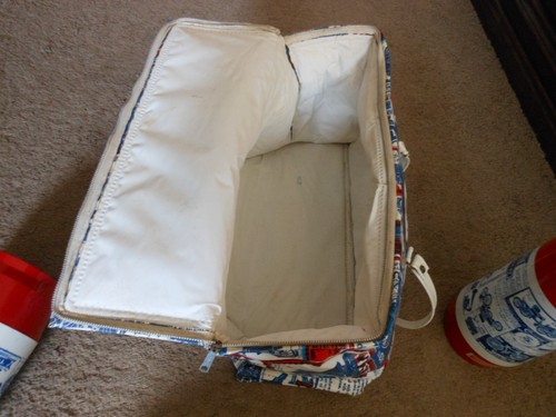 VTG THERMO SERV PADDED VINYL INSULATED COOLER BAG WITH 2 MATCHING THERMOSES - Picture 3 of 9
