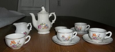 Kahla German Democratic Republic Porcelain Child's Tea Set 10 pieces floral deco