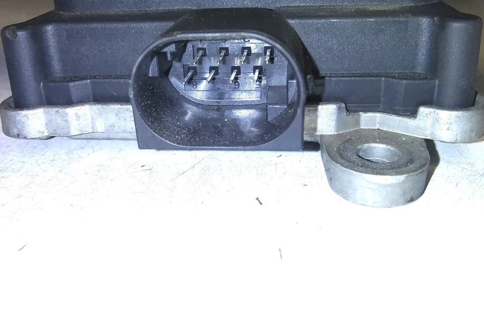 28438-6JE0C Infiniti QX80 2019-2021 cruise distance sensor - Image 3 of 4