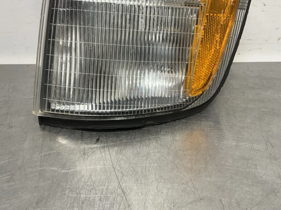 Conjunto de luz de señal de giro de esquina Isuzu Trooper 1998-2002 controlador LH fabricante de equipos originales Foto 3 de 4