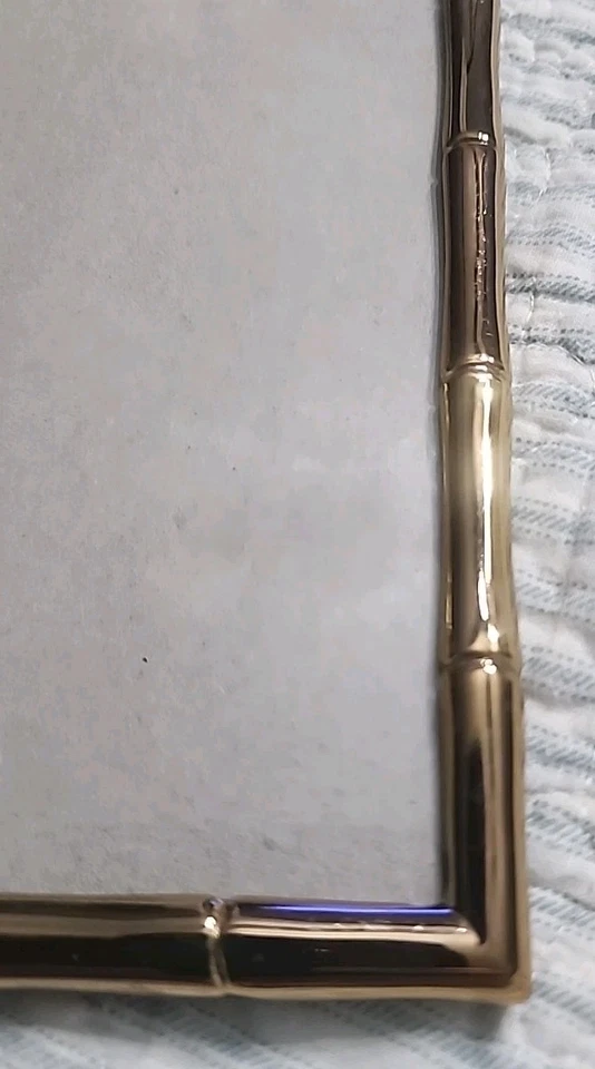 Marco de fotos Lawrence Frames de metal dorado 5 x 7 con diseño de bambú, soporte de 2 vías Foto 2 de 4