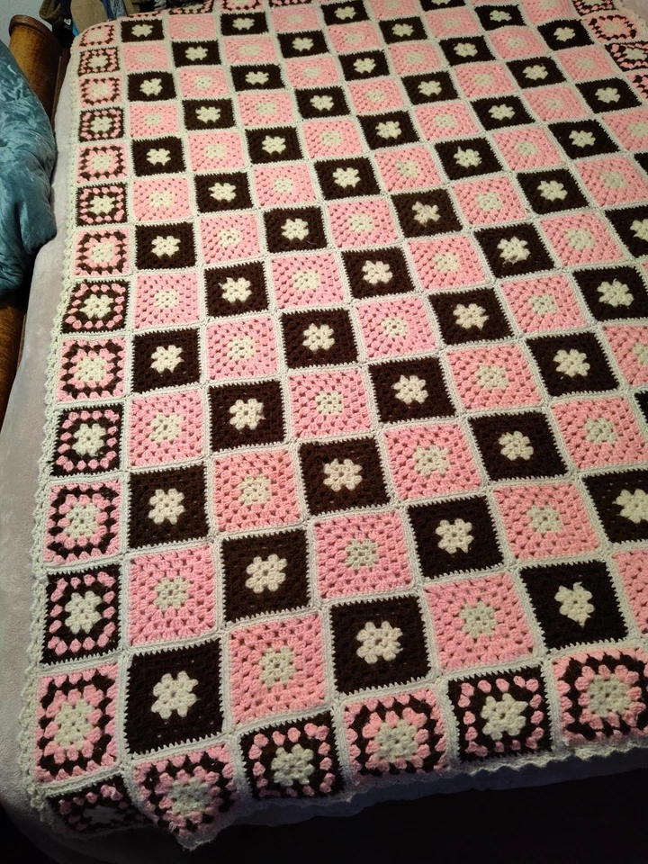 Hand Crafted Woolen Crochet Blanket 82" X 58" 147CM X 208CM ROSANNE Granny Core - Image 2 of 2