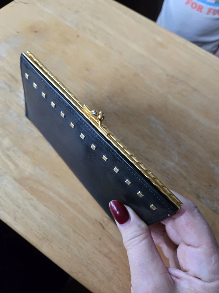 Carteira Rolfs couro de bezerro preta com detalhes dourados década de 1980 - Imagem 2 de 4