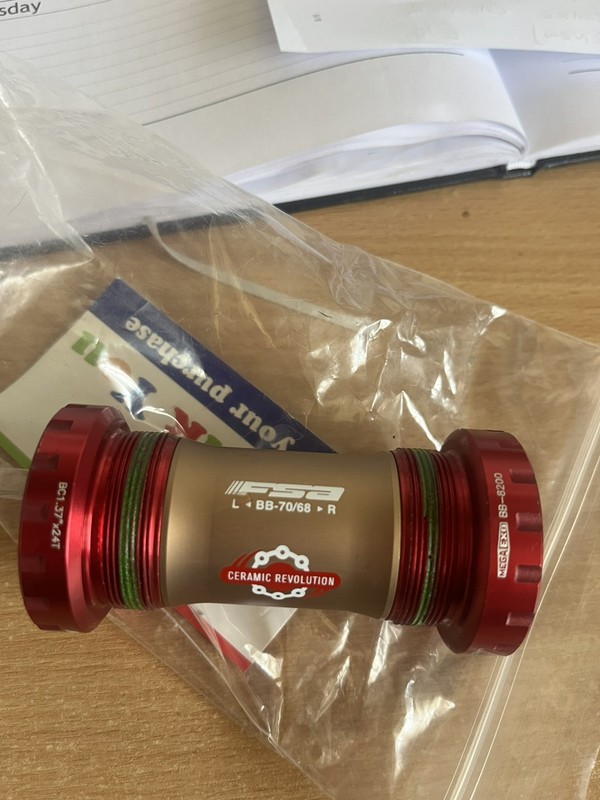 FSA Ceramic bottom bracket BB68 BB70 Threaded cups MEGAEXO