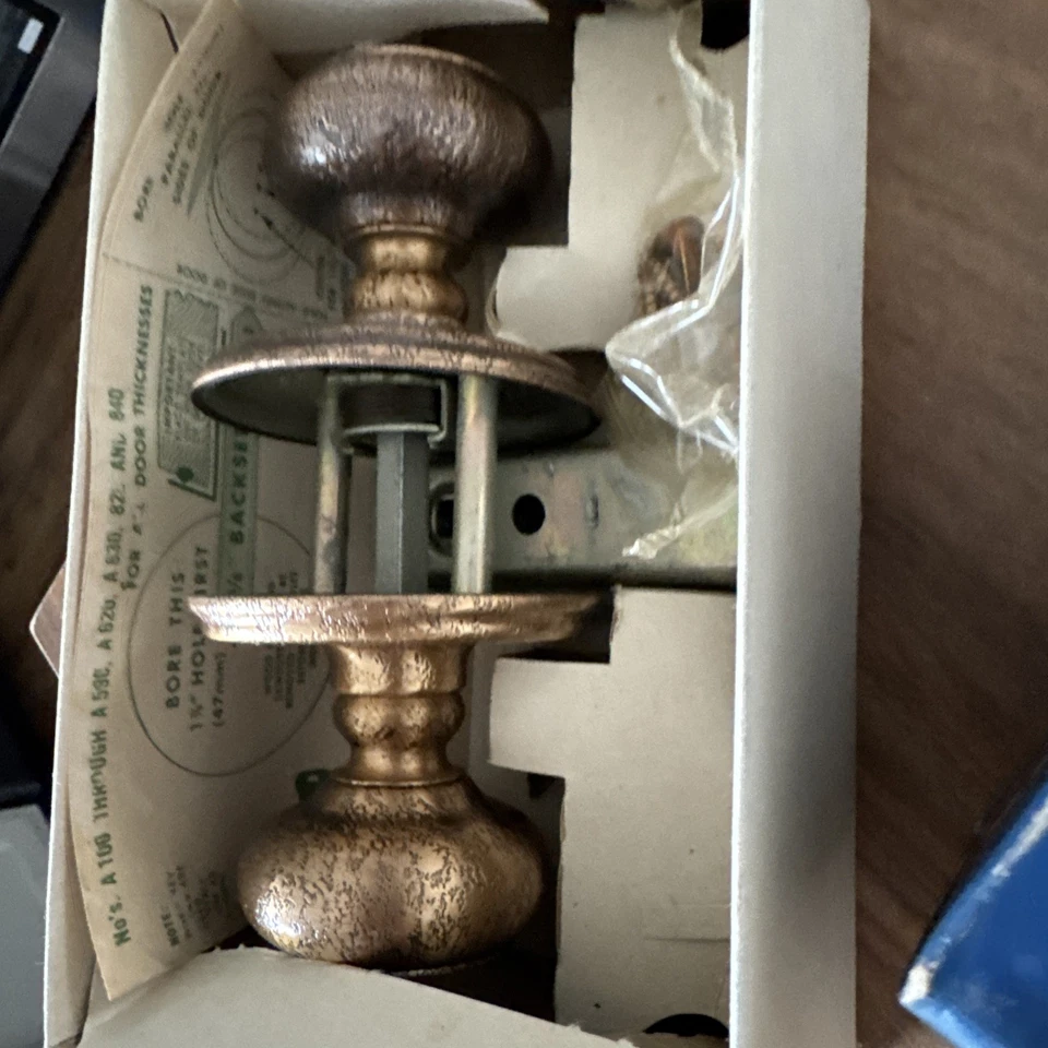 Perilla de puerta de pasillo y armario MCM Weiser vintage años 60’s NOS bronce cepillado Foto 3 de 4