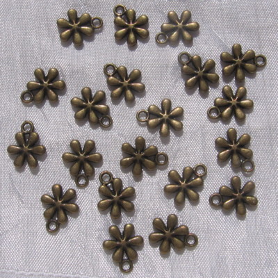 Lot De Breloques Fleurs Dorées - Neuf Sans Emballage