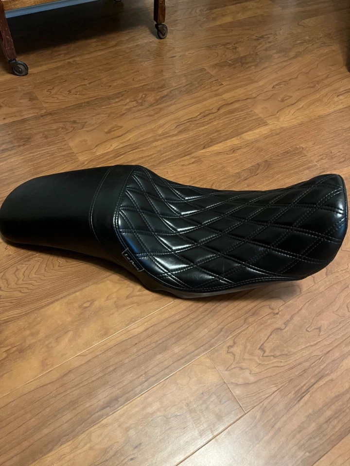 Le Pera Daytona 摩托车座椅适合 2006 - 2017 年 Harley-Davidson Dyna 型号 — 第 2/3 张图片