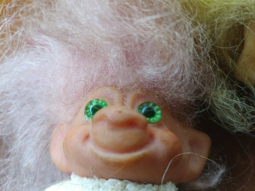 2-VINTAGE 1960's Trolls 3" tall. Brilliantly Green Eyes. Pink And Yellow Hair. c - Bild 13 von 18