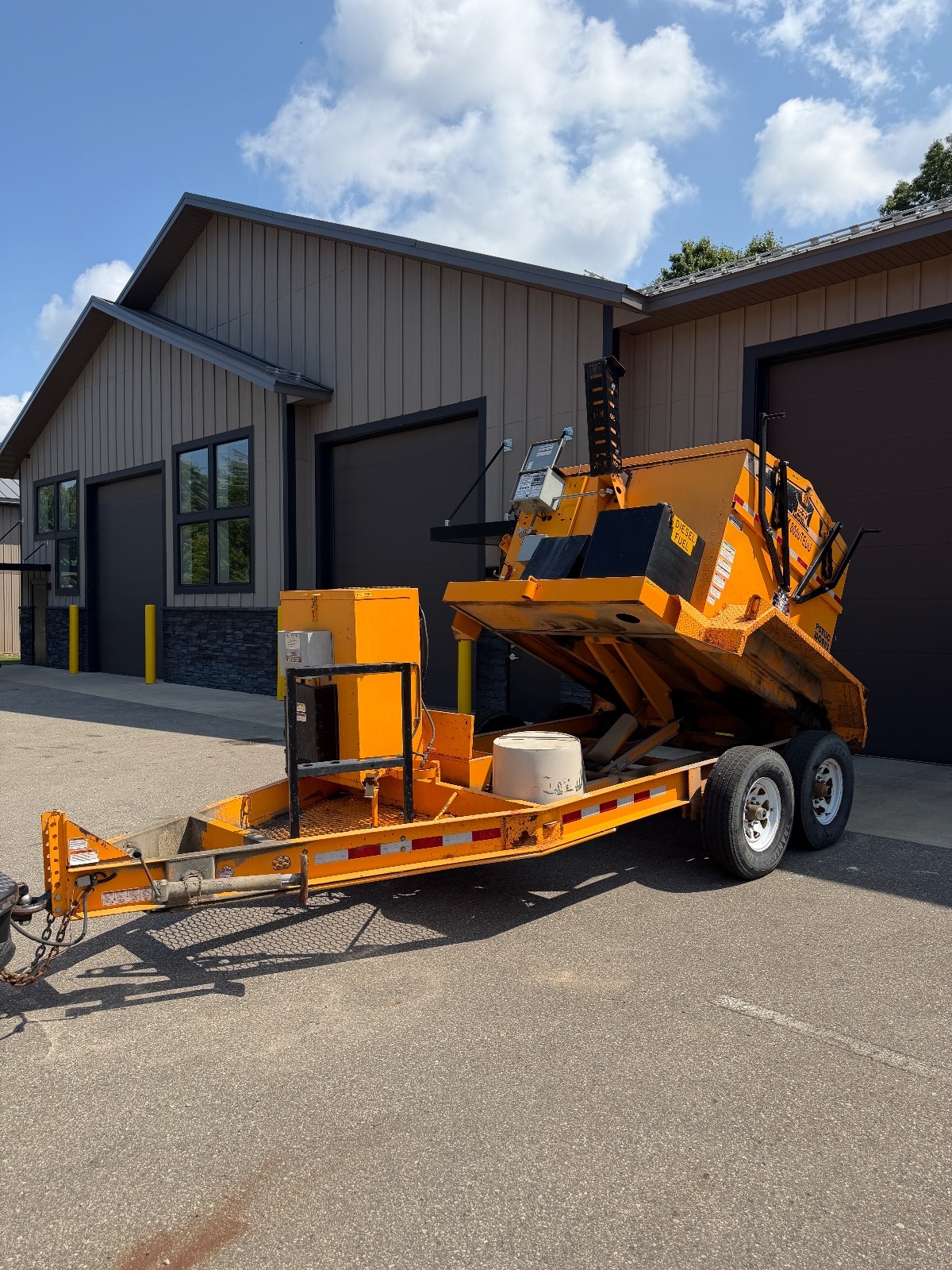 KM International 8000 TEDD Asphalt Hot Box and Reclaimer - 4 Ton