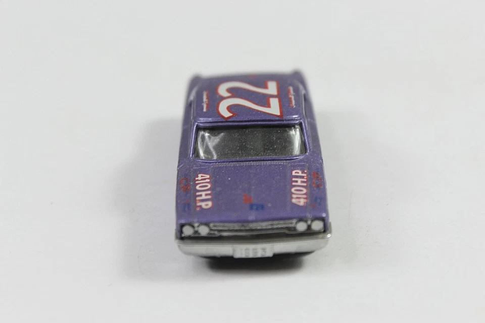 Coche diecast RCCA Inc 1963 Ford Galaxie 22 Young Ford púrpura 1:64 Foto 3 de 4