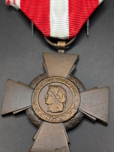 FRANCE: Croix de la Valeur Militaire 1956 French Cross Medal for Military Valour - Picture 2 of 4