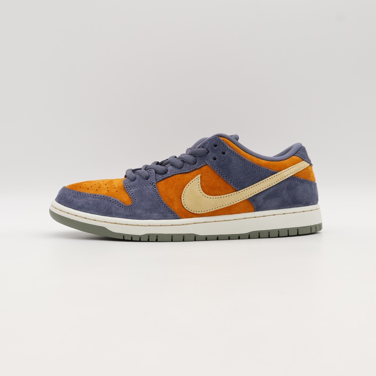 新品 27cm NIKE DUNK SB ライトカーボン HF3063-002 Nike SB Dunk Low Pro “Light Carbon and Monarch”が国内11月1日