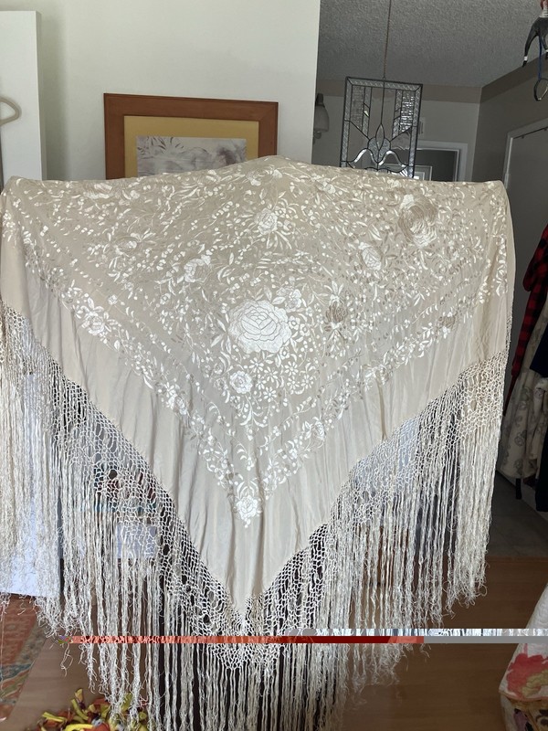 Large Handmade Silk Handmade Embroidered Spanish Mantón/Piano Shawl New