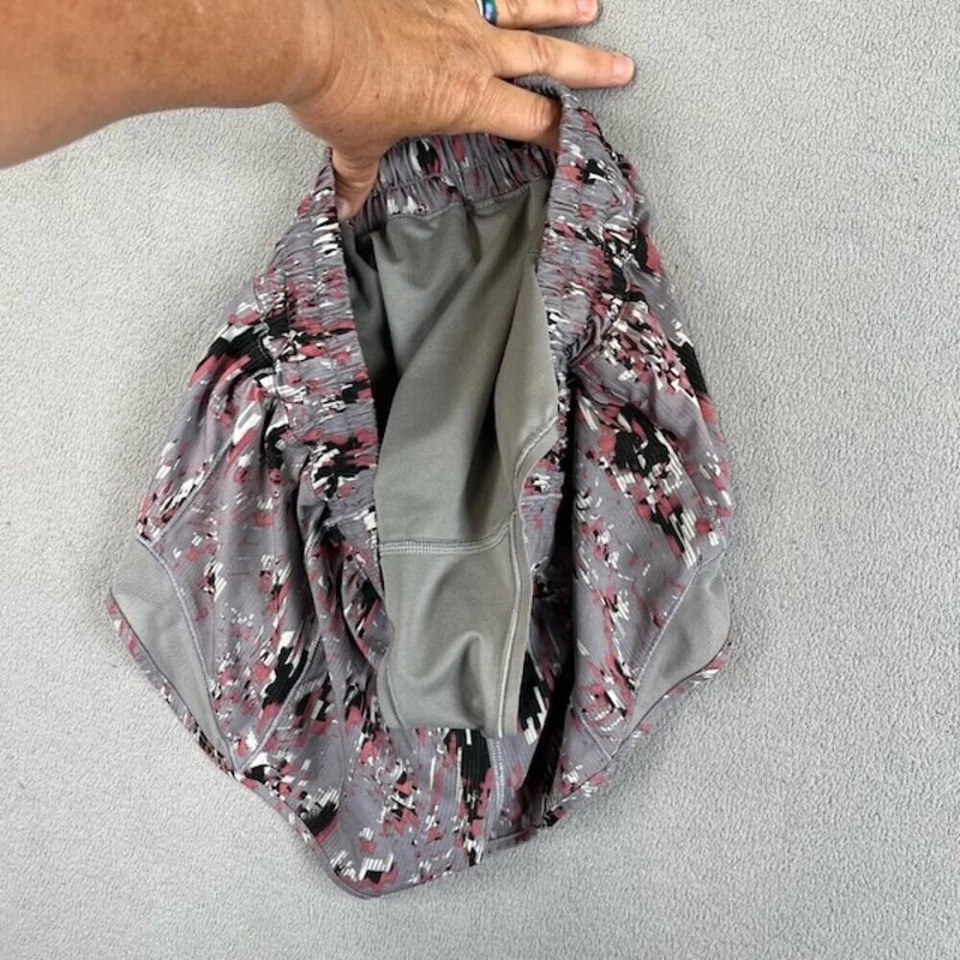 Pantalones Cortos Lululemon Para Mujer 6 Gris Acelerar Tiro Bajo Forrados Florales Correr Entrenamiento Foto 3 de 4