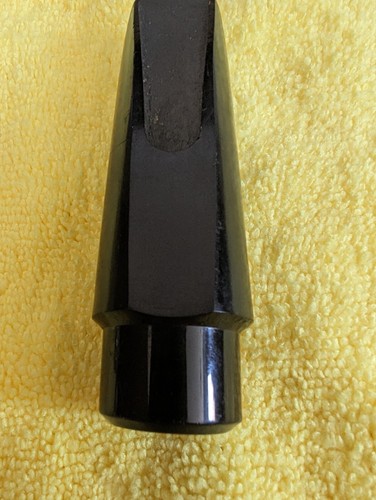 Martin Comm. III Indiana Alto Plastic Mouthpiece .057" Tip Ligature/Cap Included - Picture 7 of 20