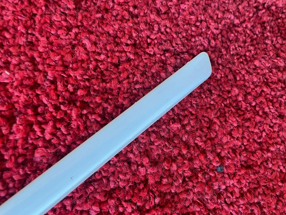 宝马 E70 X5 后左驱动侧门装饰成型白色 300 原始设备制造商 94K — 第 2/4 张图片