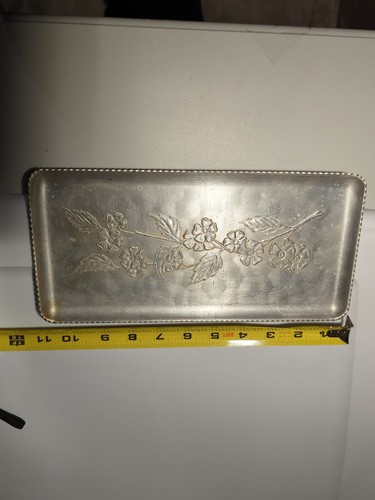 Vintage hammered aluminum serving tray floral design - Picture 4 of 4