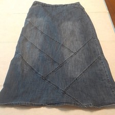 CHRISTOPHER AND BANKS LADIES MODEST DENIM SKIRT SZ 8 length 33" 