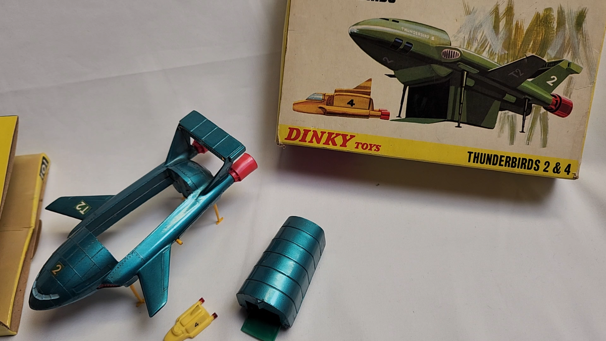 VINTAGE 1967 Dinky Toys 101 - Vintage Thunderbirds 2 & 4