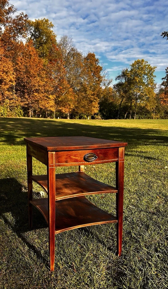 Mesa auxiliar/mesa auxiliar Mid Century Mersman de doble nivel acabada sin manchar Foto 2 de 4