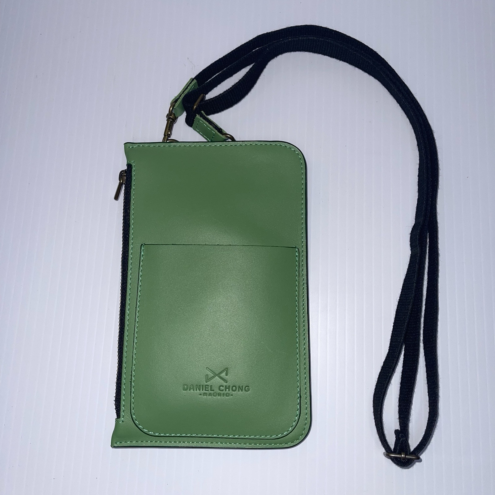 Daniel Chong Madrid Verde 100% Cuero Bolsa Teléfono Bandolera 8” X 5” Ajustable