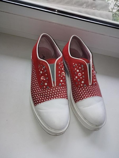 Women LEON Loafers White Suede 37
